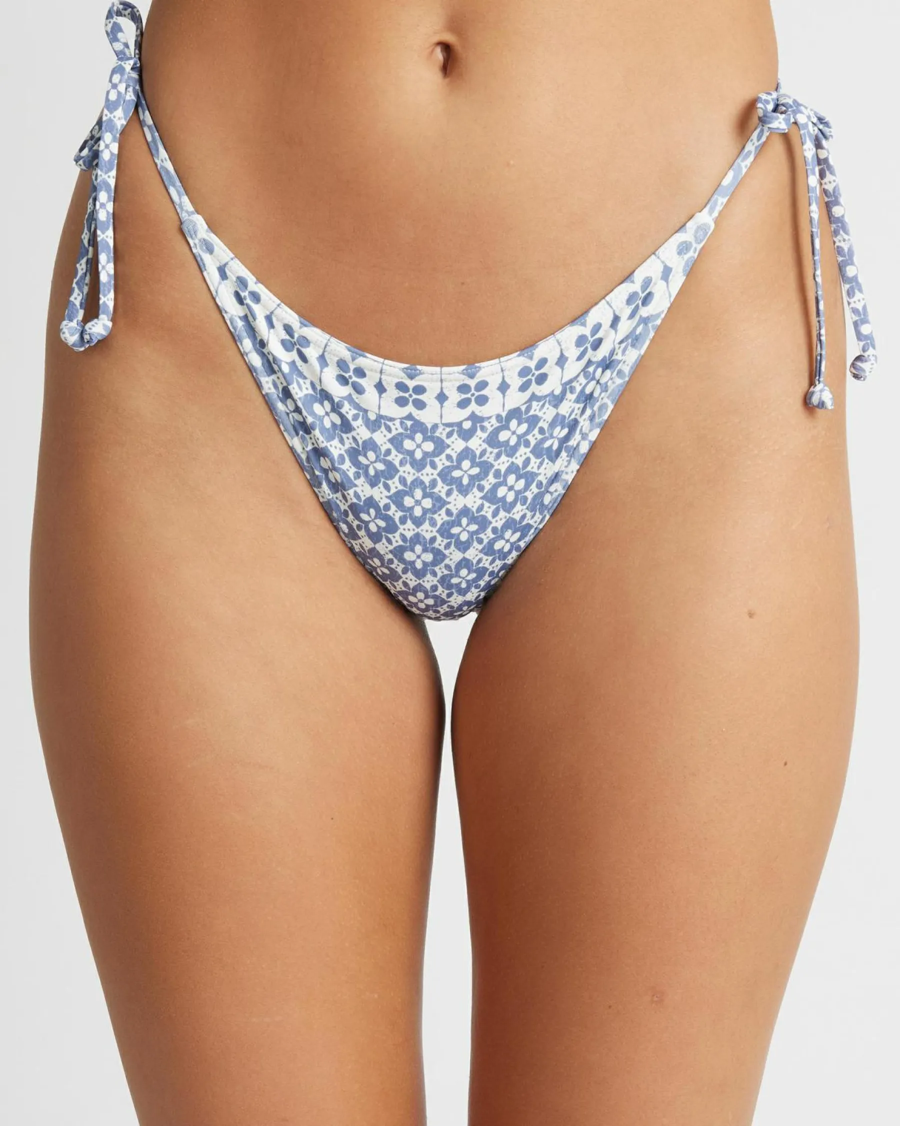 Bikinis*Roxy Amber Cheeky Tie Side Bikini Bottom Cloud Dancer Never Bored Swim