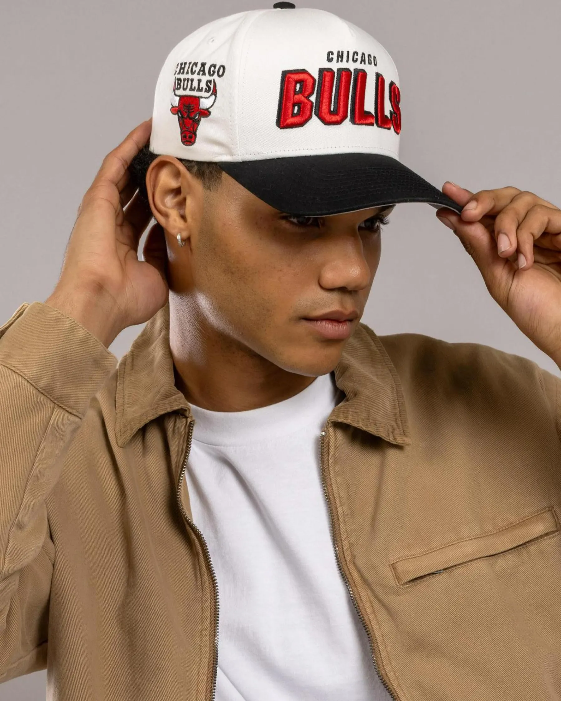 Headwear*Mitchell & Ness Chicago Bulls Pro Pinch Snapback Cap Vintage White/black