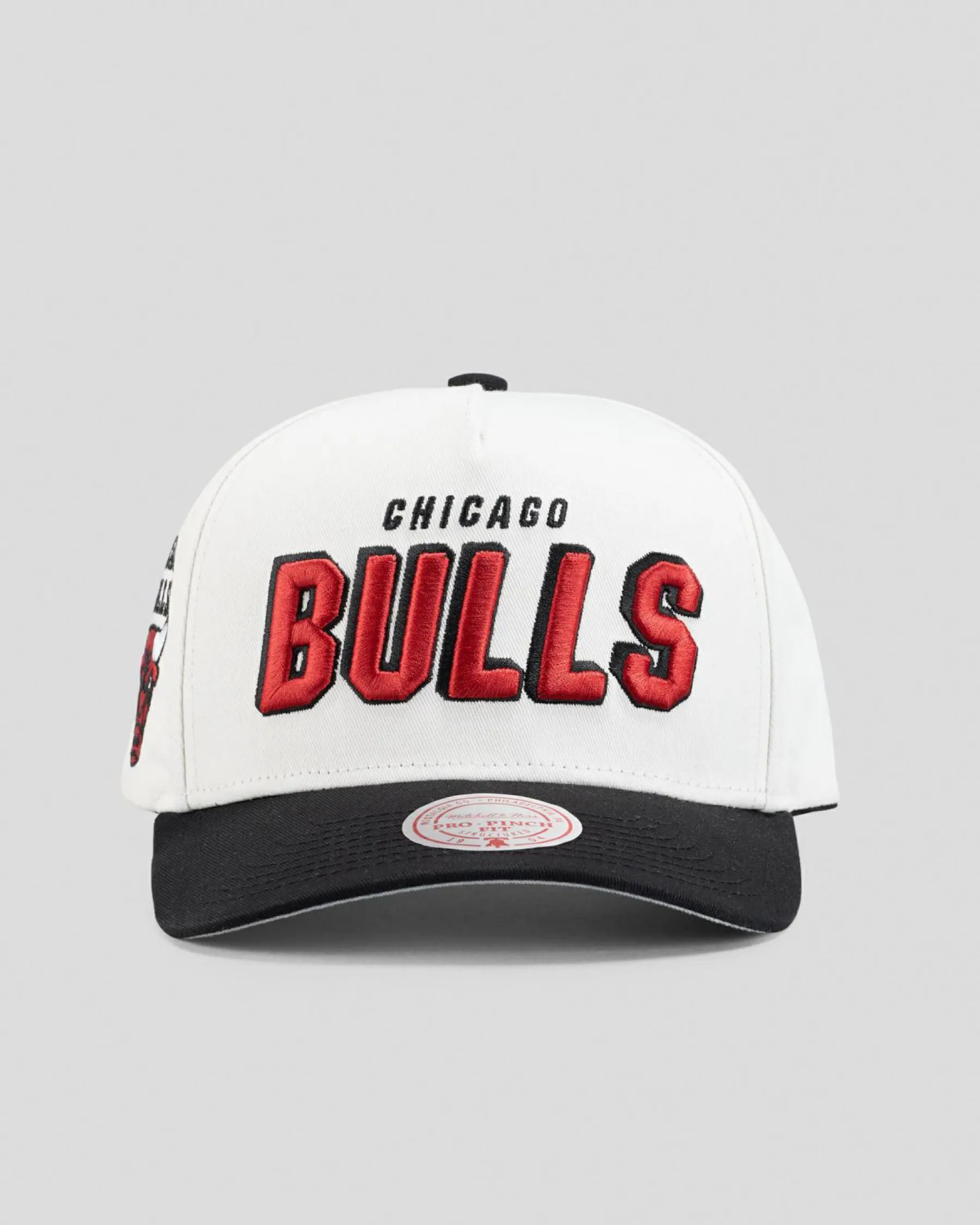 Headwear*Mitchell & Ness Chicago Bulls Pro Pinch Snapback Cap Vintage White/black