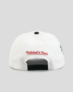 Headwear*Mitchell & Ness Chicago Bulls Pro Pinch Snapback Cap Vintage White/black