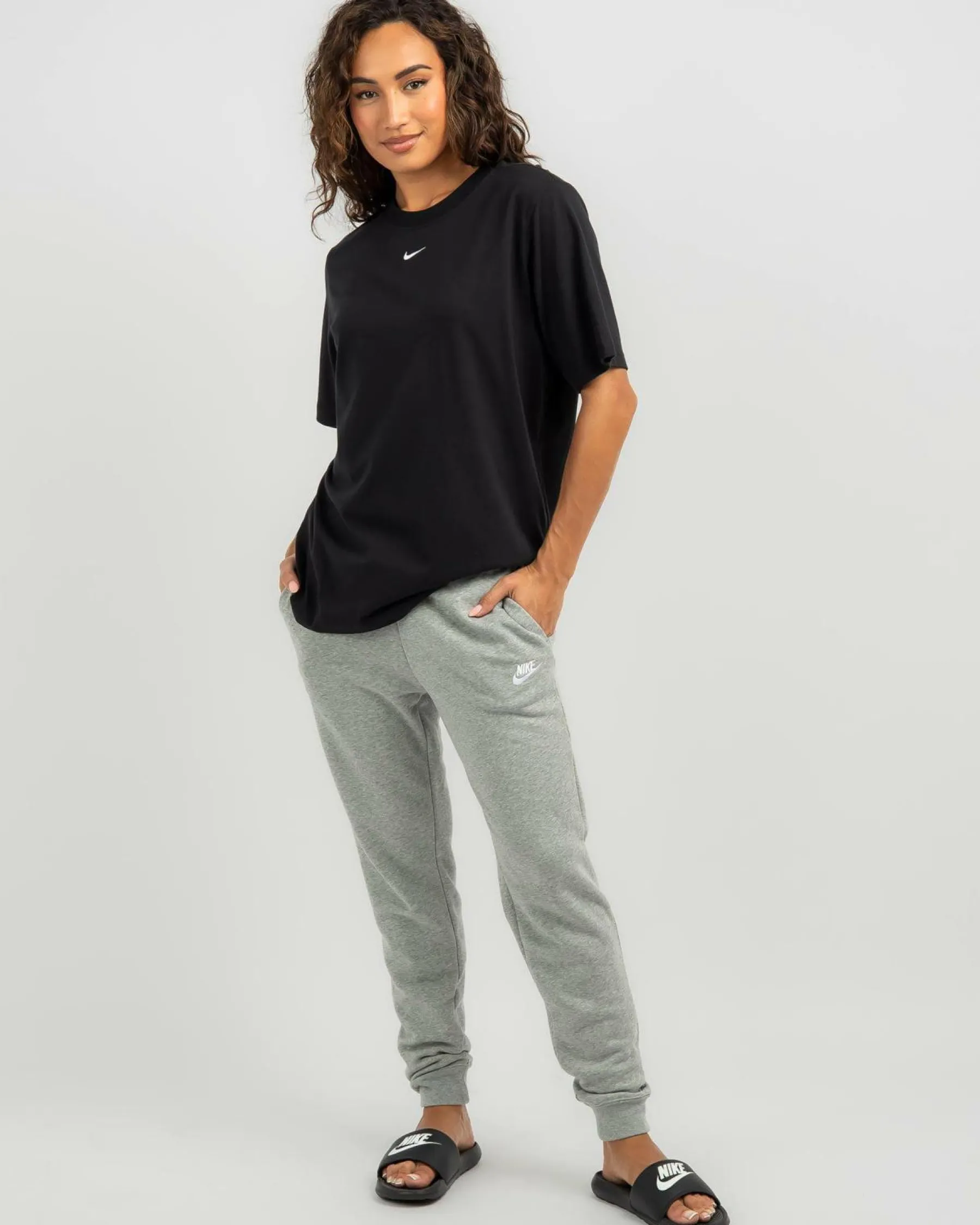 Tops*Nike Essential T-Shirt Black/white