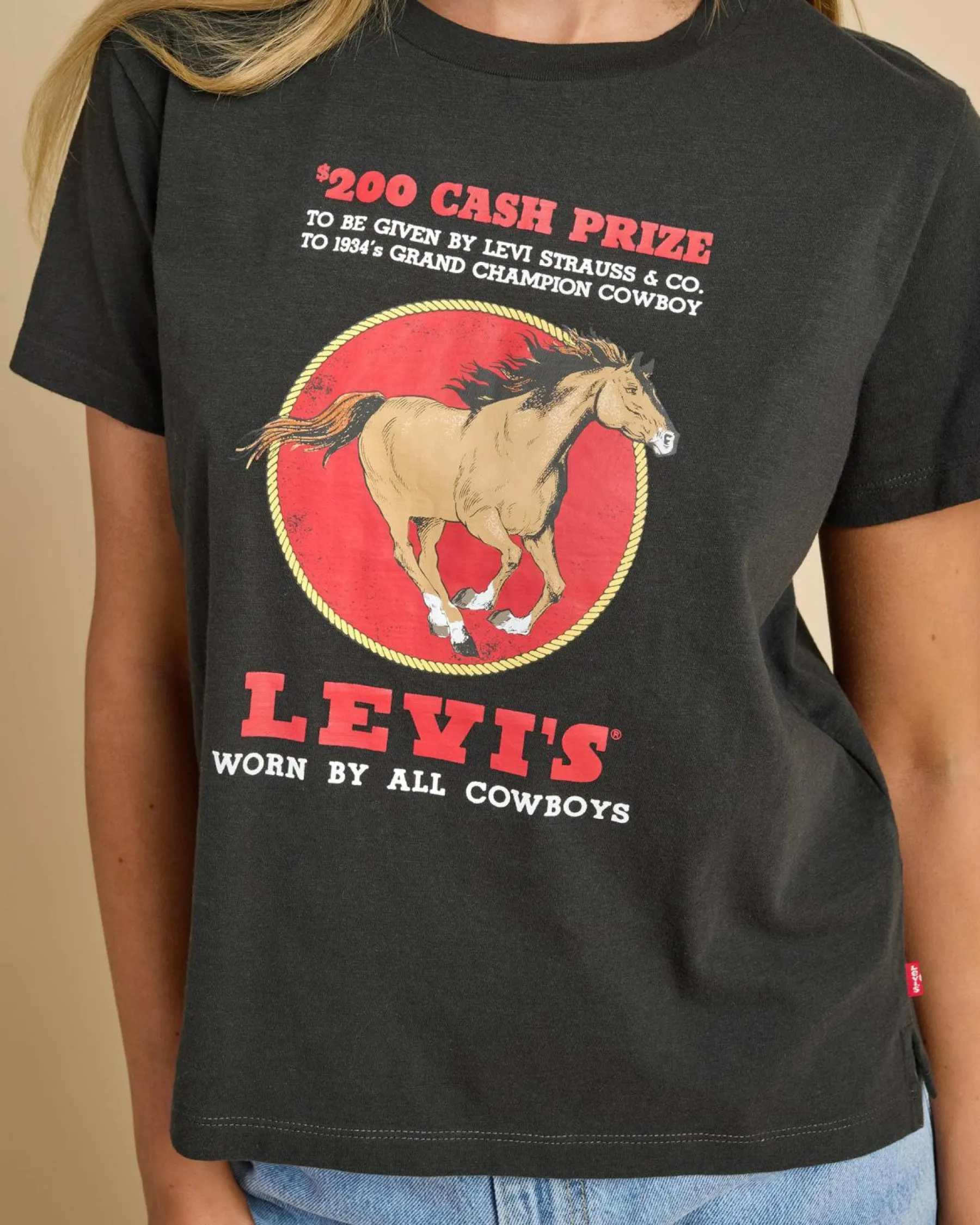 Tops*Levi's Graphic Boxy T-Shirt Western Archival Cash Prize