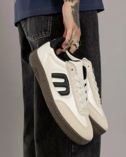 Outlet Lo-Cut Shoes Sneakers