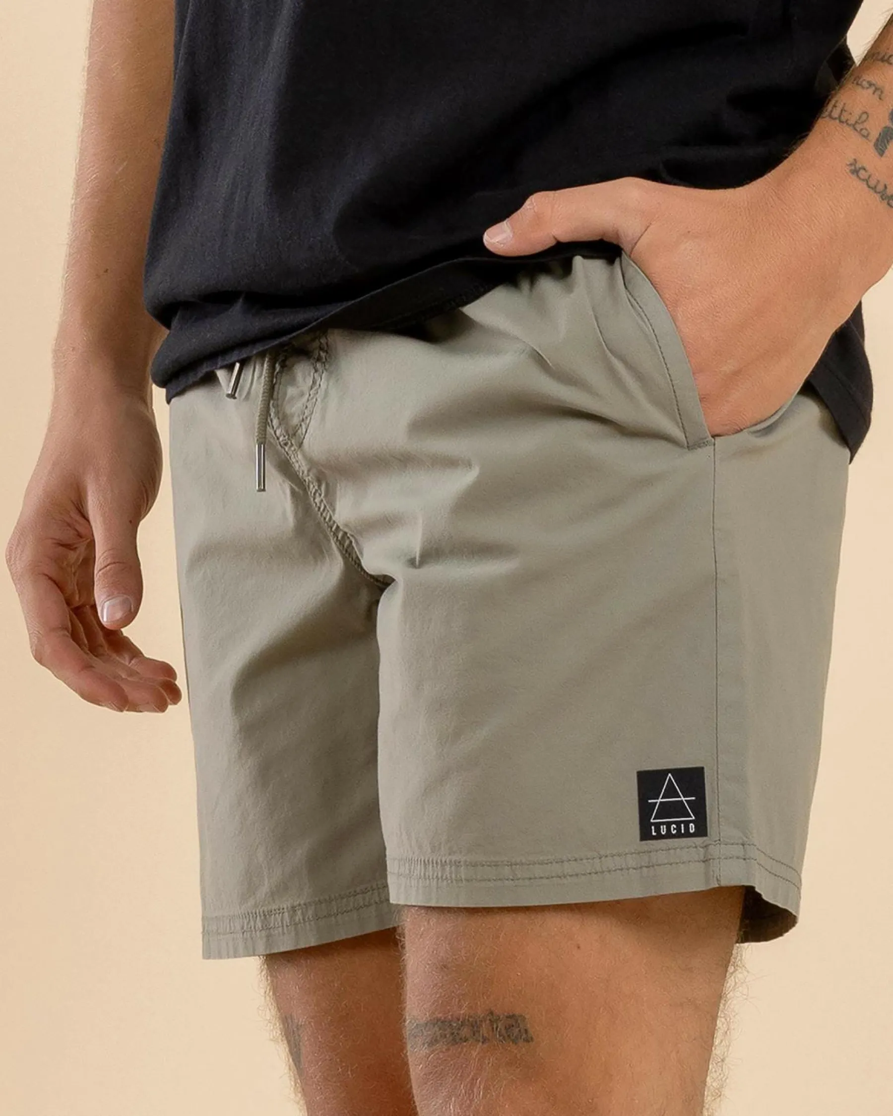 Hot Motion Elastic Waist Shorts Shorts & Bottoms