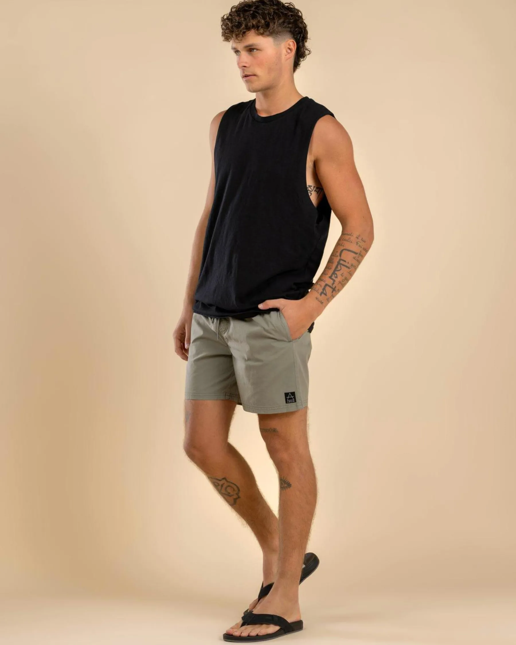 Hot Motion Elastic Waist Shorts Shorts & Bottoms