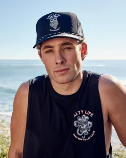 Headwear*Salty Life Oceans Folly Trucker Cap Black