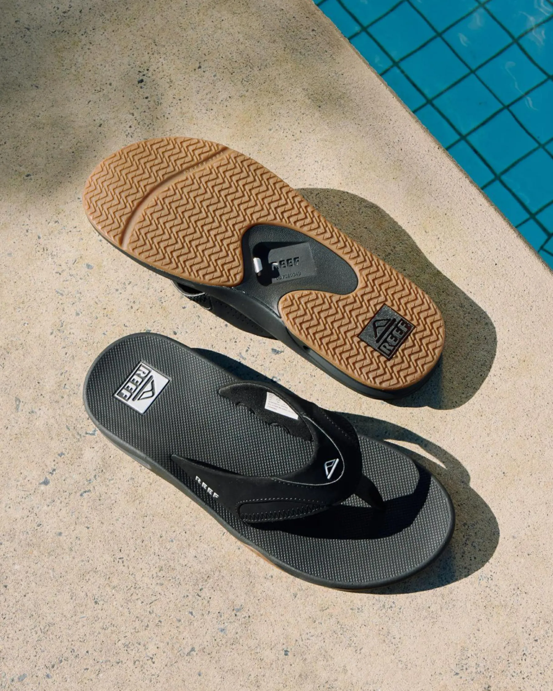 Slides*Reef Fanning Thongs Black/silver