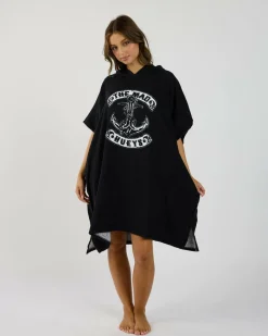 Beach Accessories & Towels*The Mad Hueys Skull Anchor Hooded Towel Black