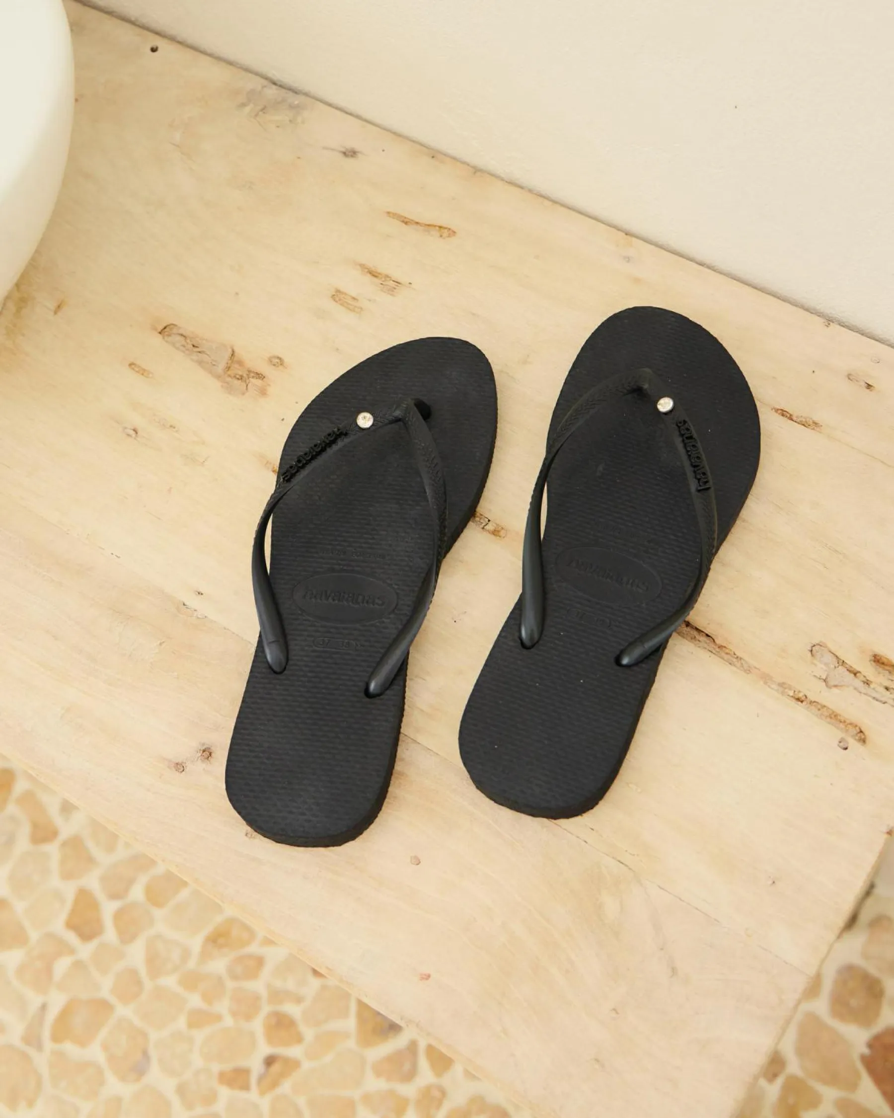 Sale Slim Metal Logo Crystal Thongs Women Flip Flops