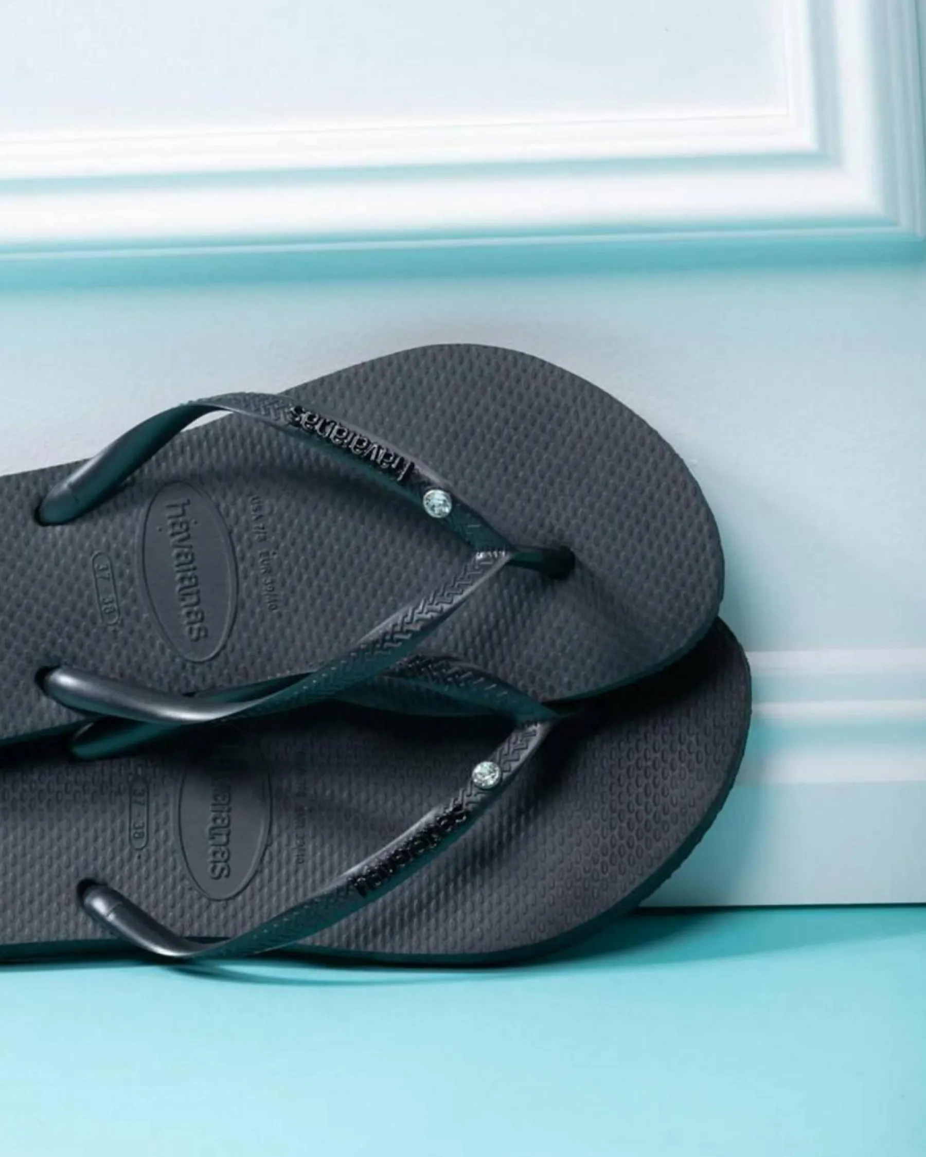 Sale Slim Metal Logo Crystal Thongs Women Flip Flops