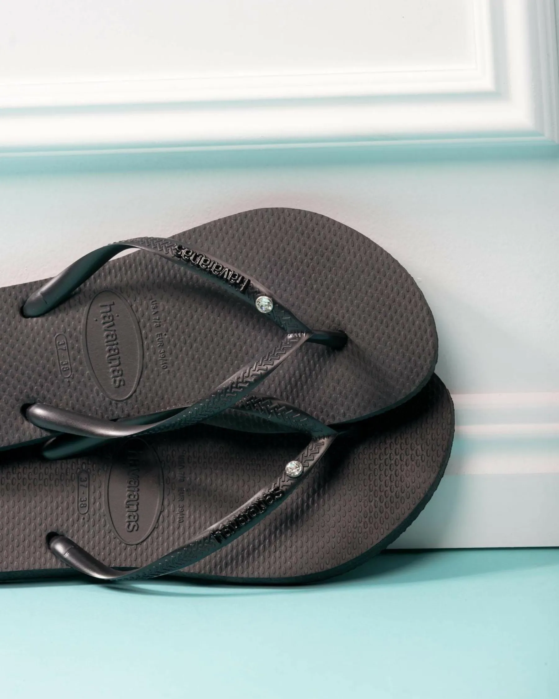 Sale Slim Metal Logo Crystal Thongs Women Flip Flops