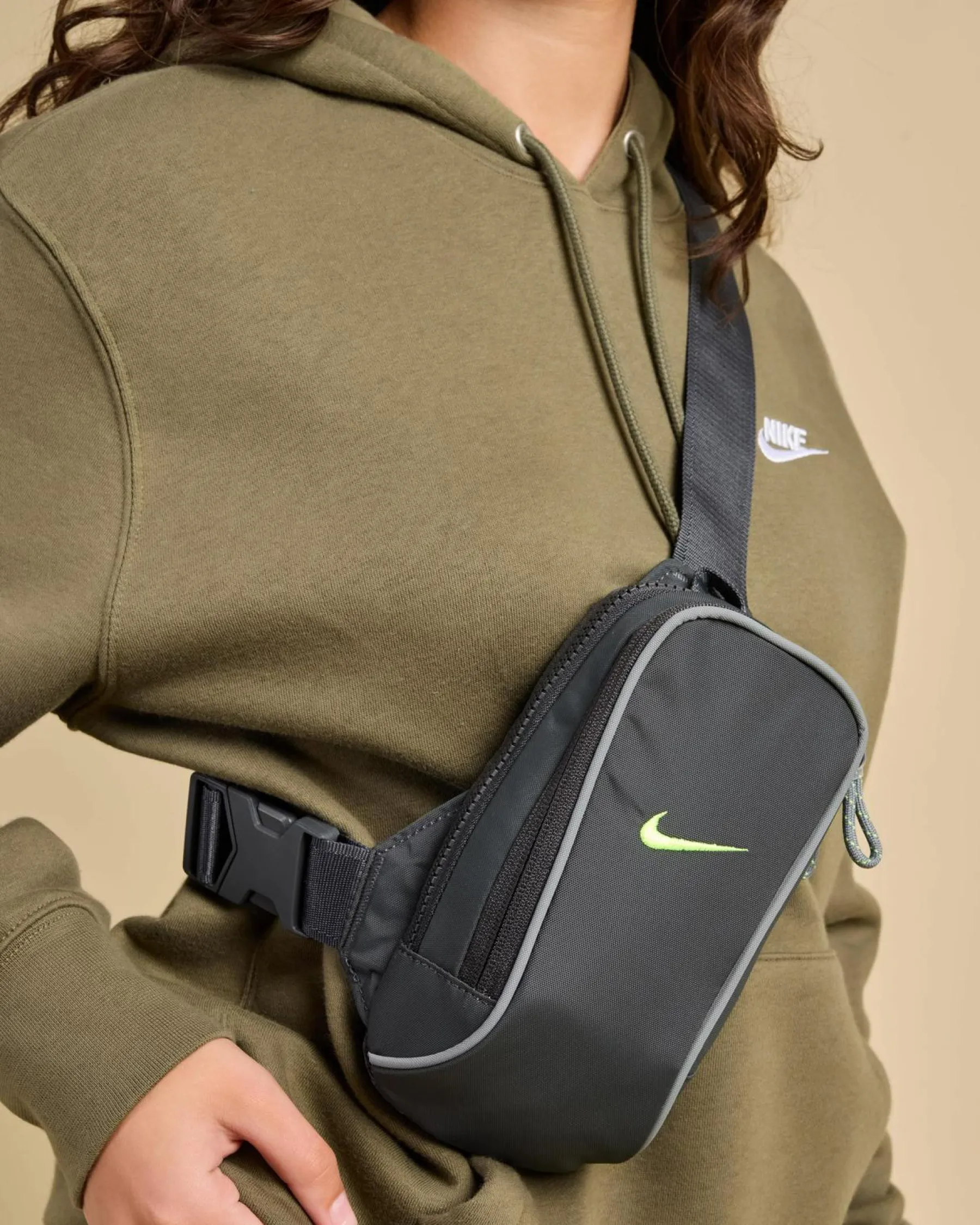 Bags*Nike Sportswear Essentials Crossbody Bag Anthracite/smoke Grey/volt