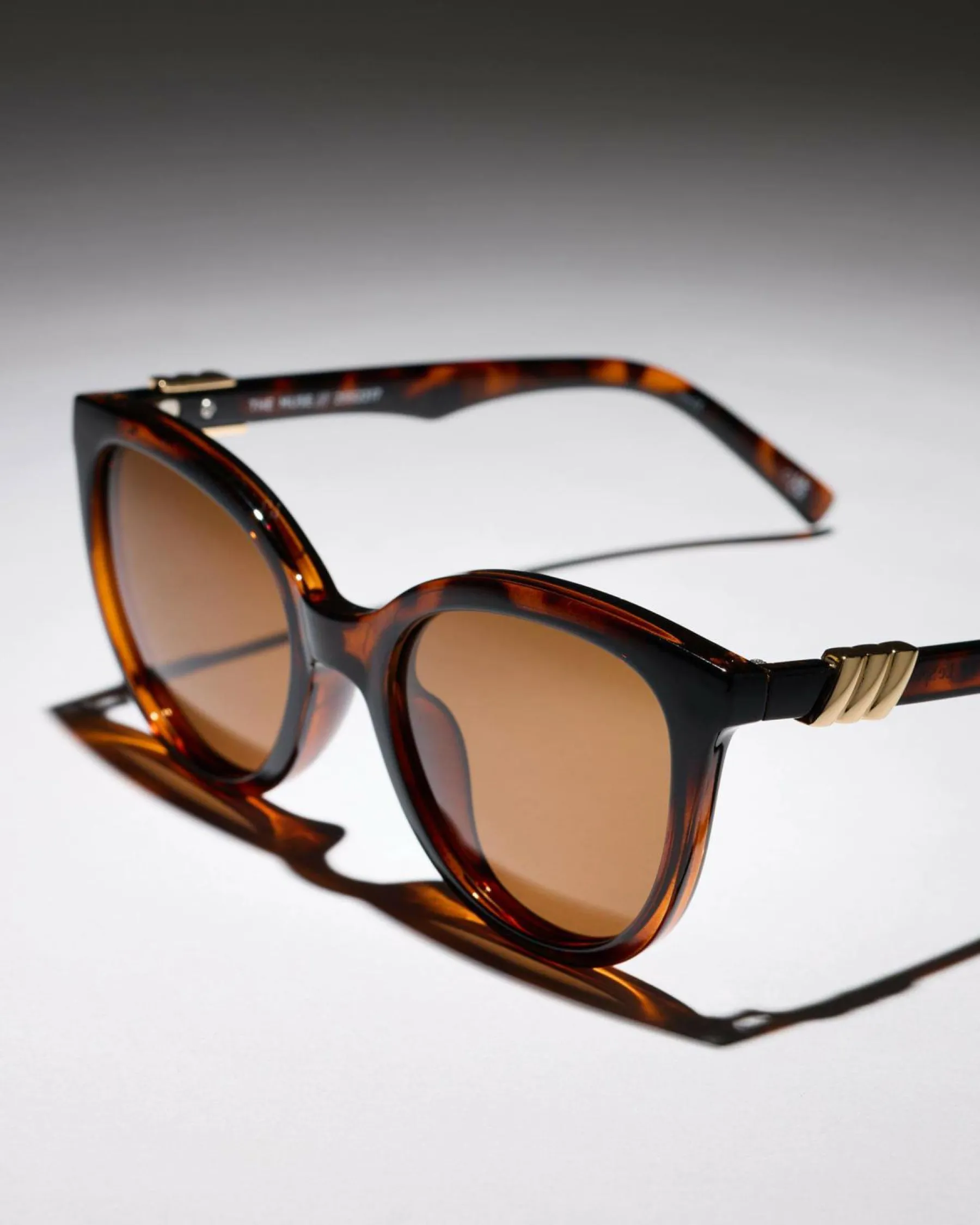 Sunglasses*Le Specs The Muse Polarized Sunglasses Tort/brown Mono