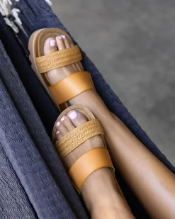 Sandals*Reef Womens Cushion Vista Hi Slide Sandals Natural